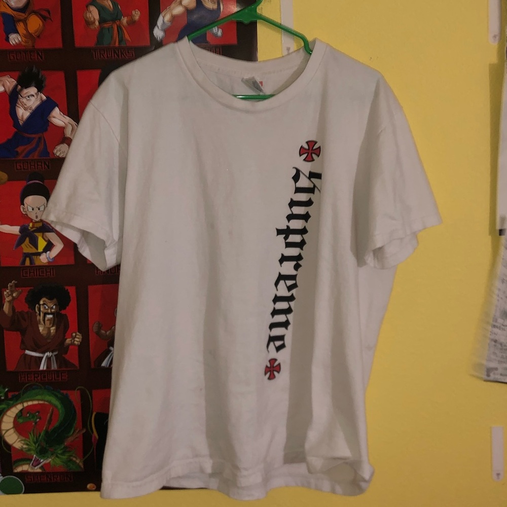 supreme independent tee